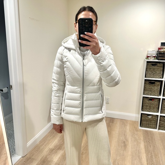 Abercrombie & Fitch White Short Slim Stretch Down Puffer Jacket Coat - Picture 4 of 7